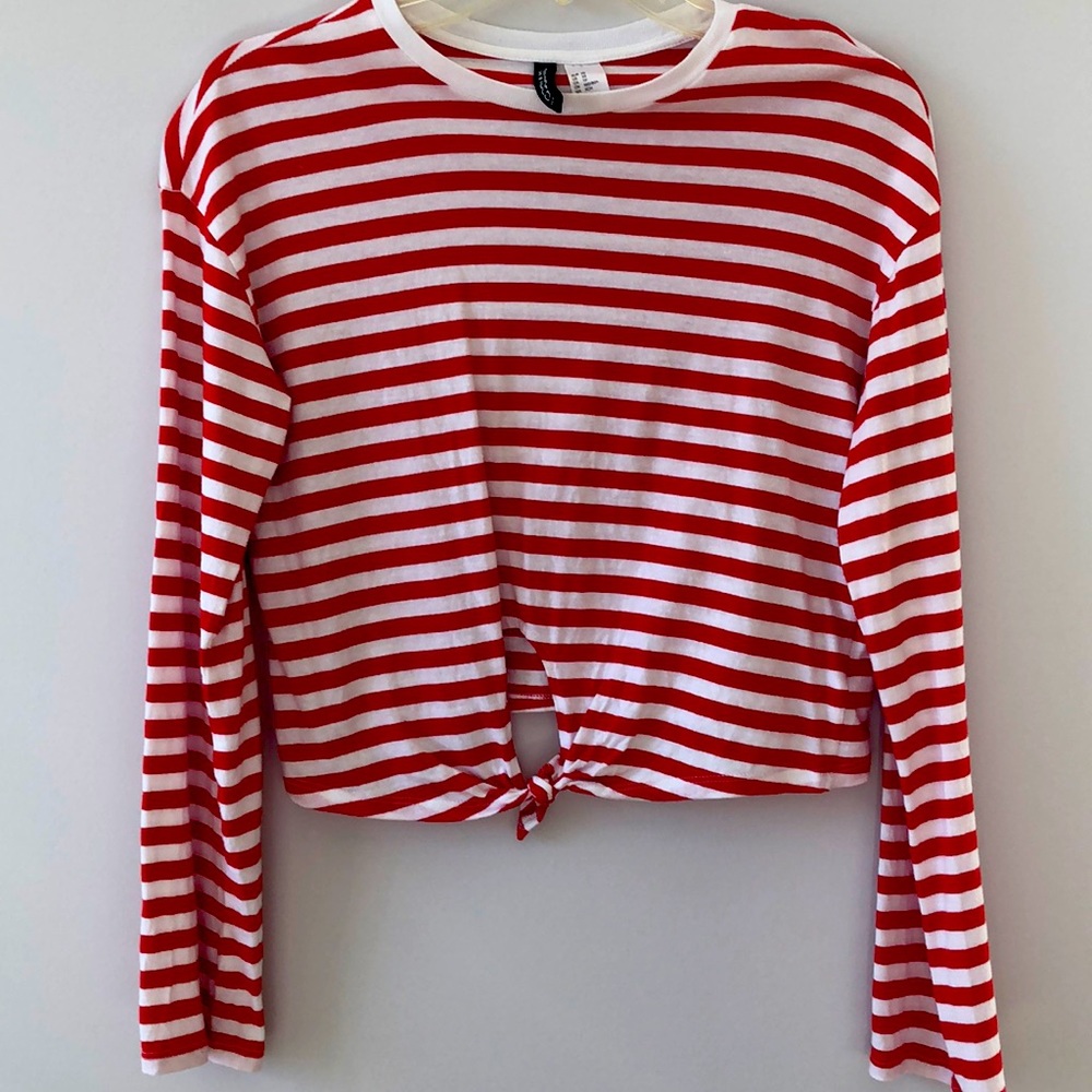 H&M long sleeve top! Red and white design